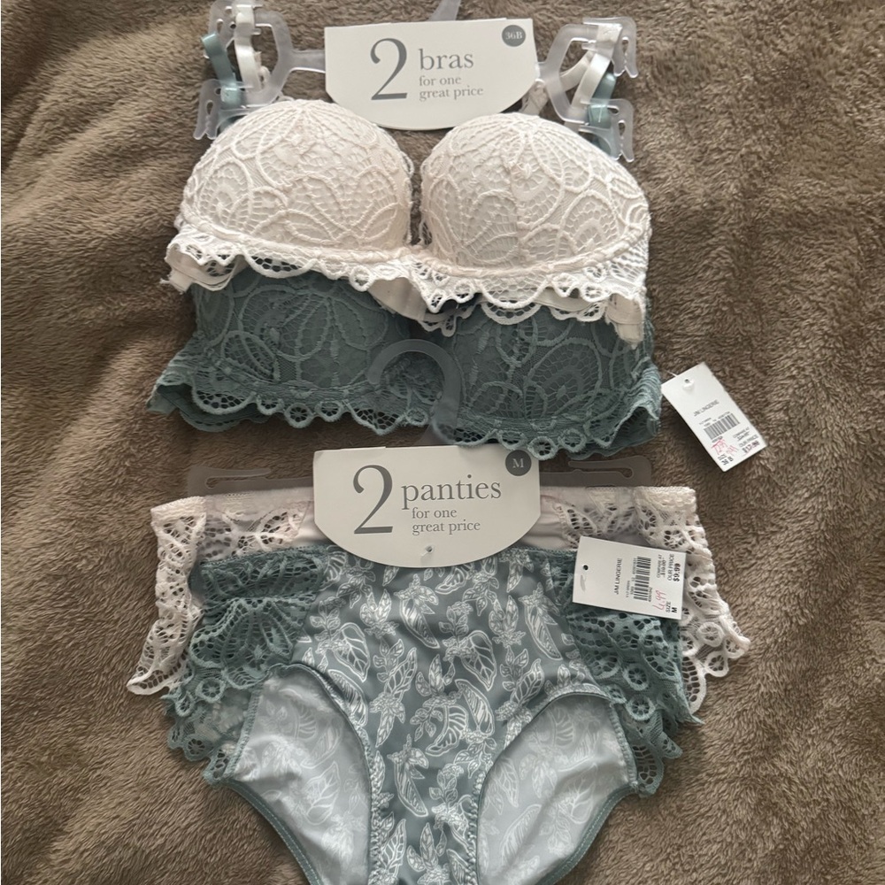 Lace Strapless Bra in White and Gray with Scalloped Edge